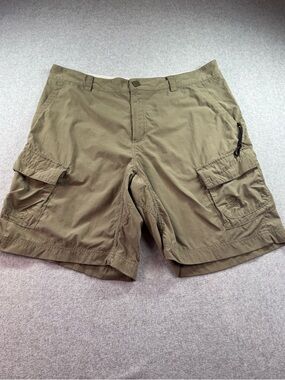 Mountain Hardwear Men's Nylon Ripstop Olive Green Cargo Shorts 9” Hiking Sz 38
